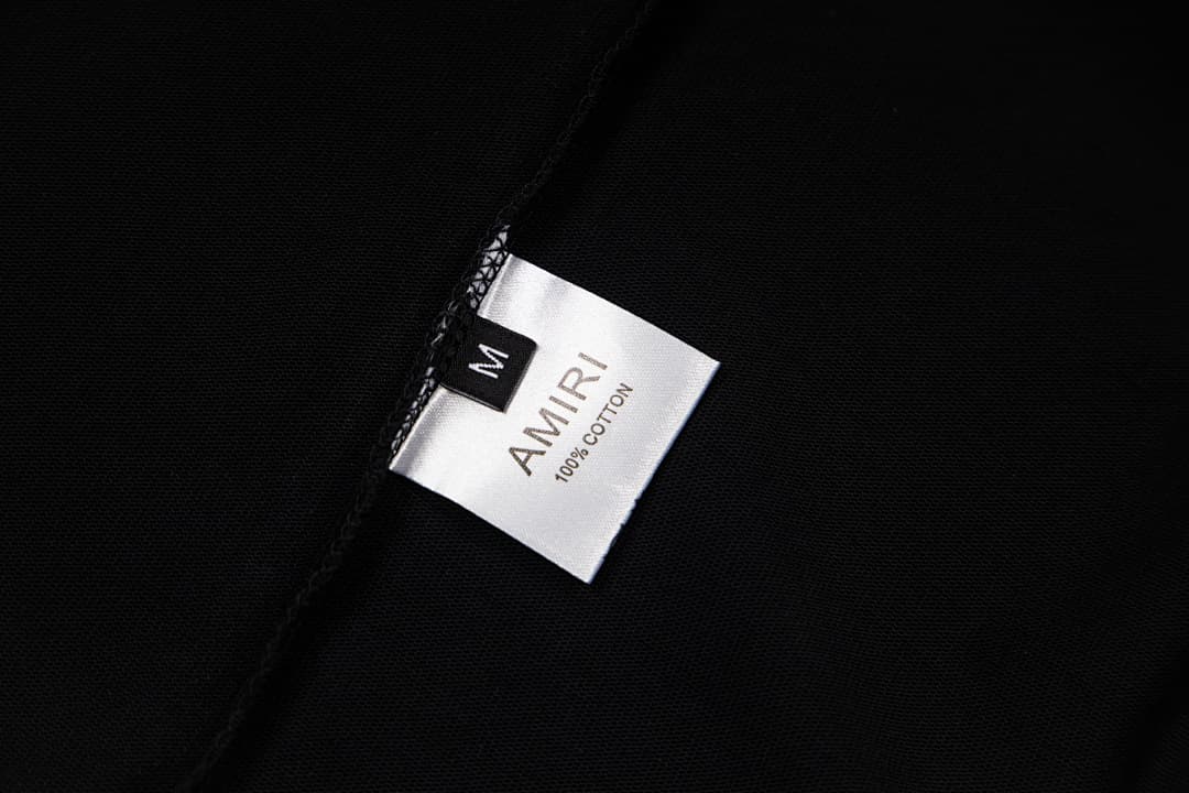 T-Shirt Amiri com Rhinestones Estrelados foto 05