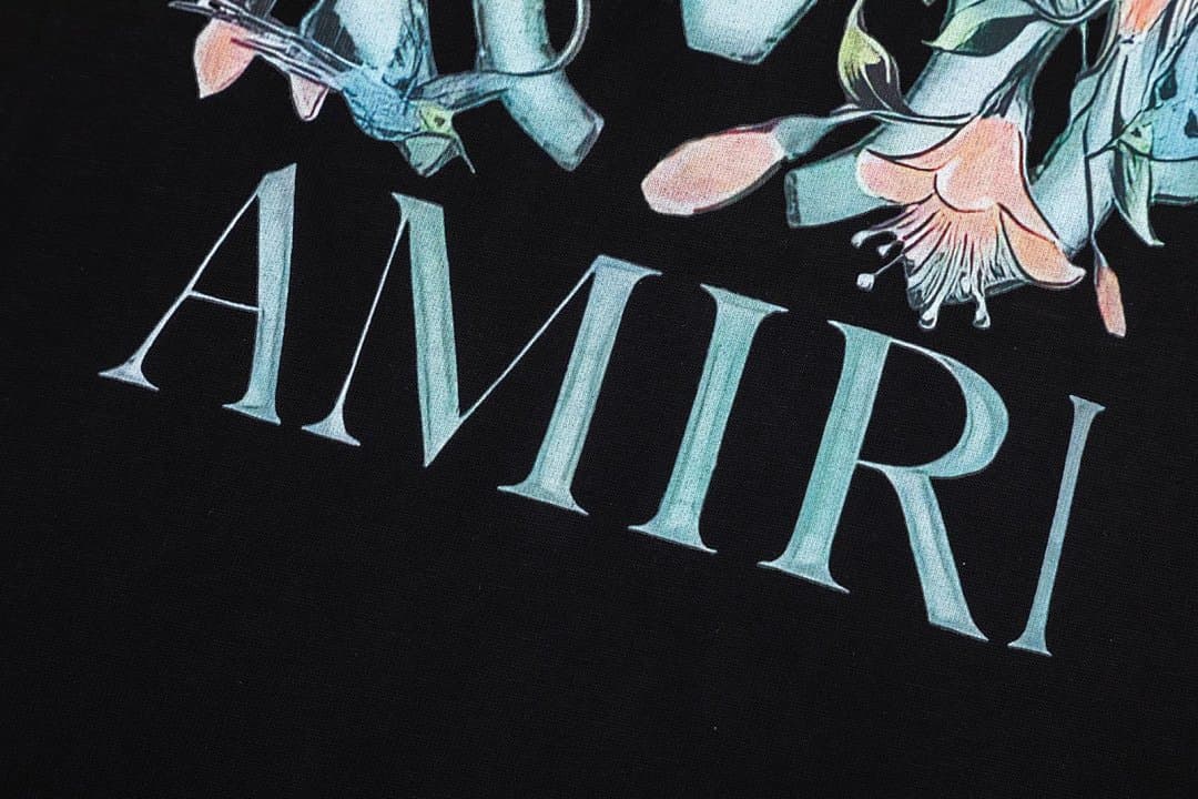 T-Shirt AMIRI com Impressão Digital Premium foto 06