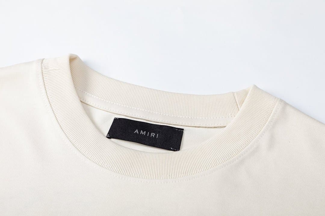 T-Shirt AMIRI Hollywood com Bordado Gótico foto 03