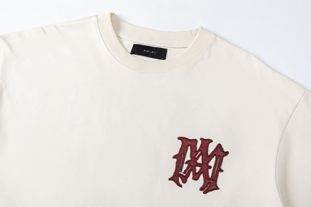 T-Shirt AMIRI Hollywood com Bordado Gótico foto 07
