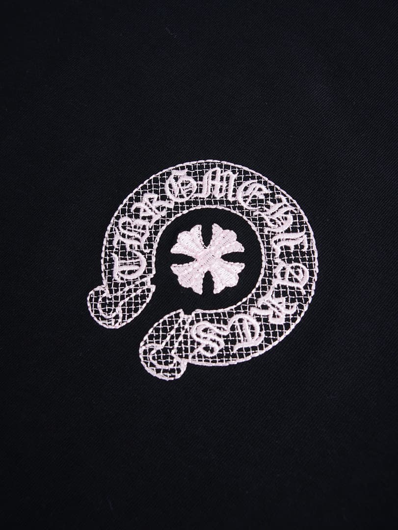 T-Shirt Chrome Hearts Ferradura Bordada foto 18