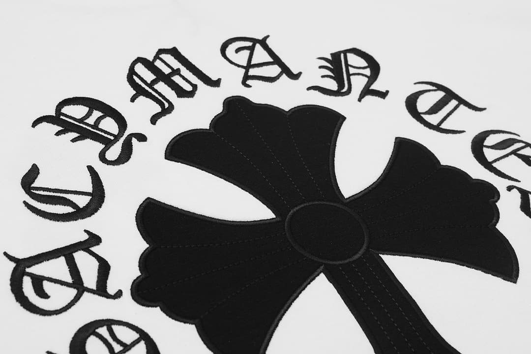 T-Shirt Chrome Hearts Cruz Circular Bordada foto 16