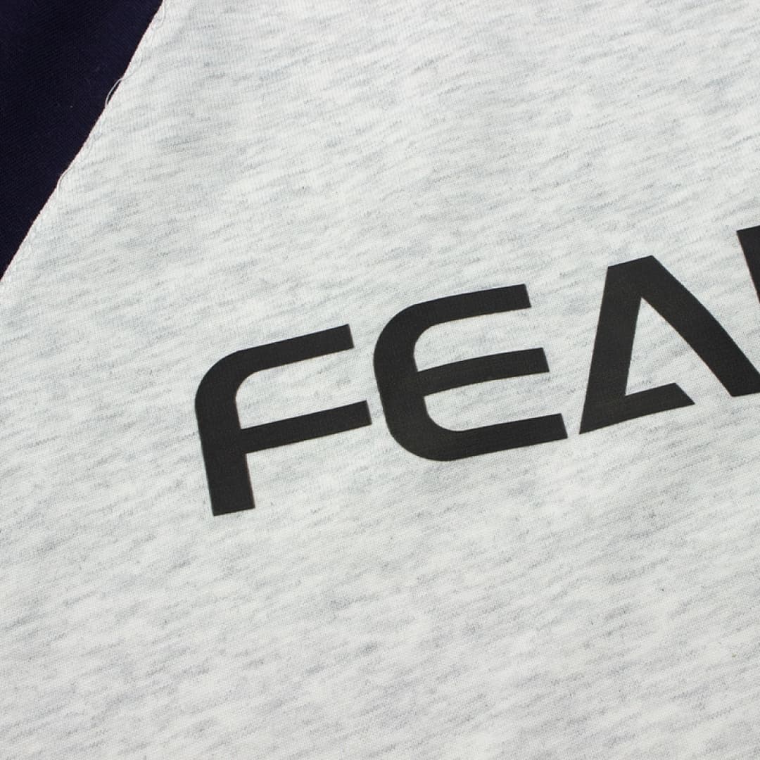 T-Shirt FOG Essentials Letras Vazadas Inserção Colorida foto 03