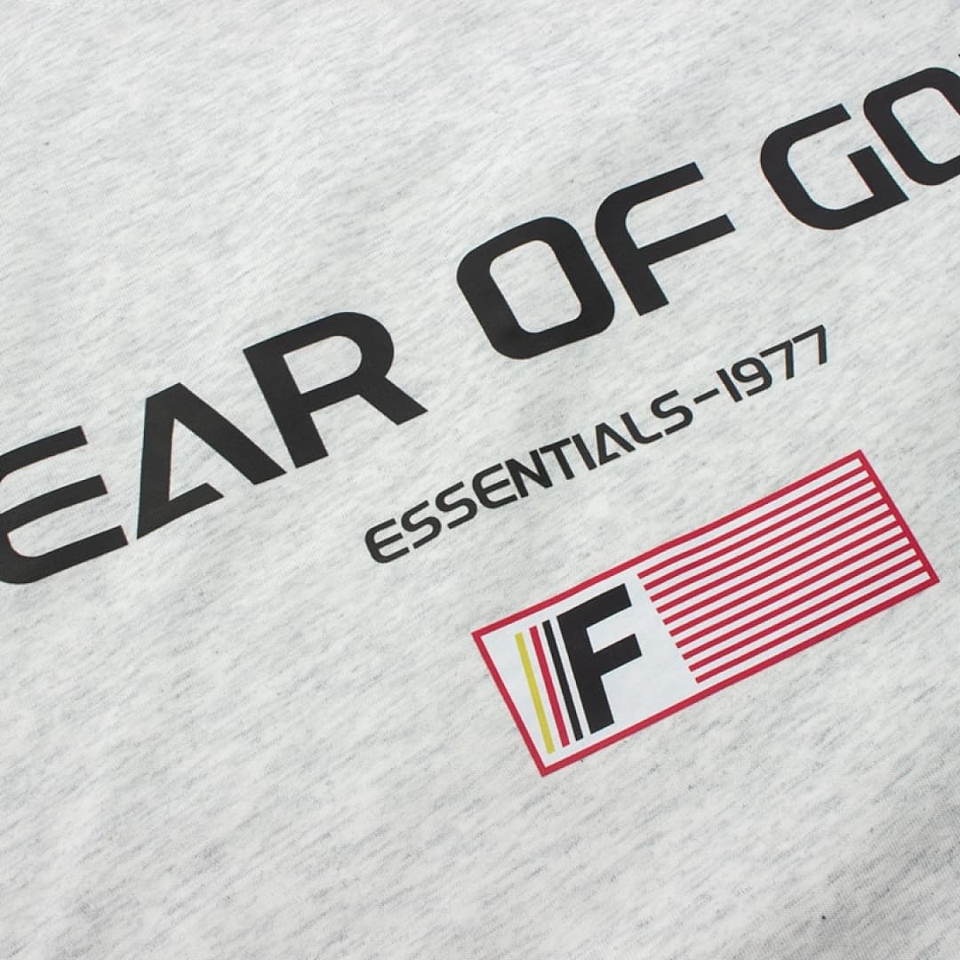 T-Shirt FOG Essentials Letras Vazadas Inserção Colorida foto 04