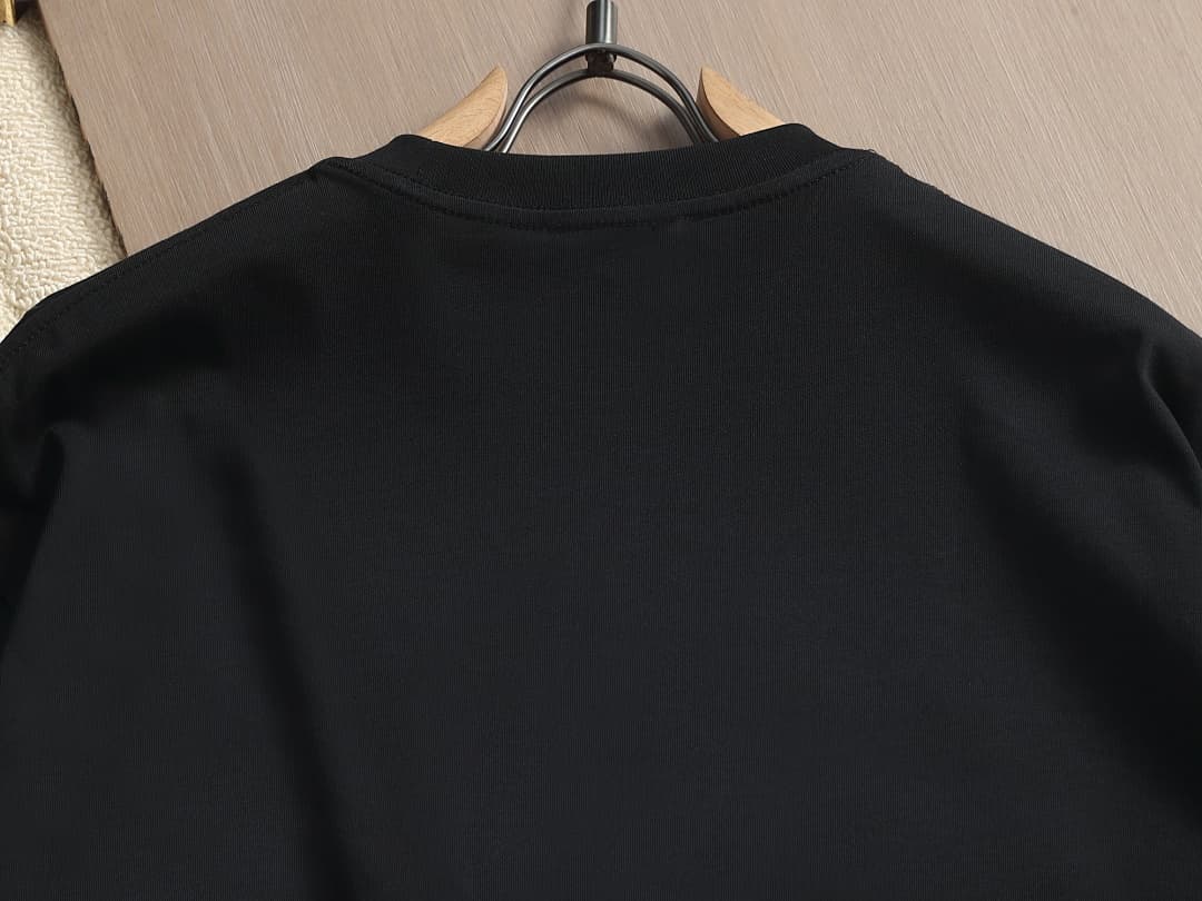 T-shirt Gucci Floral Retro Preto foto 06