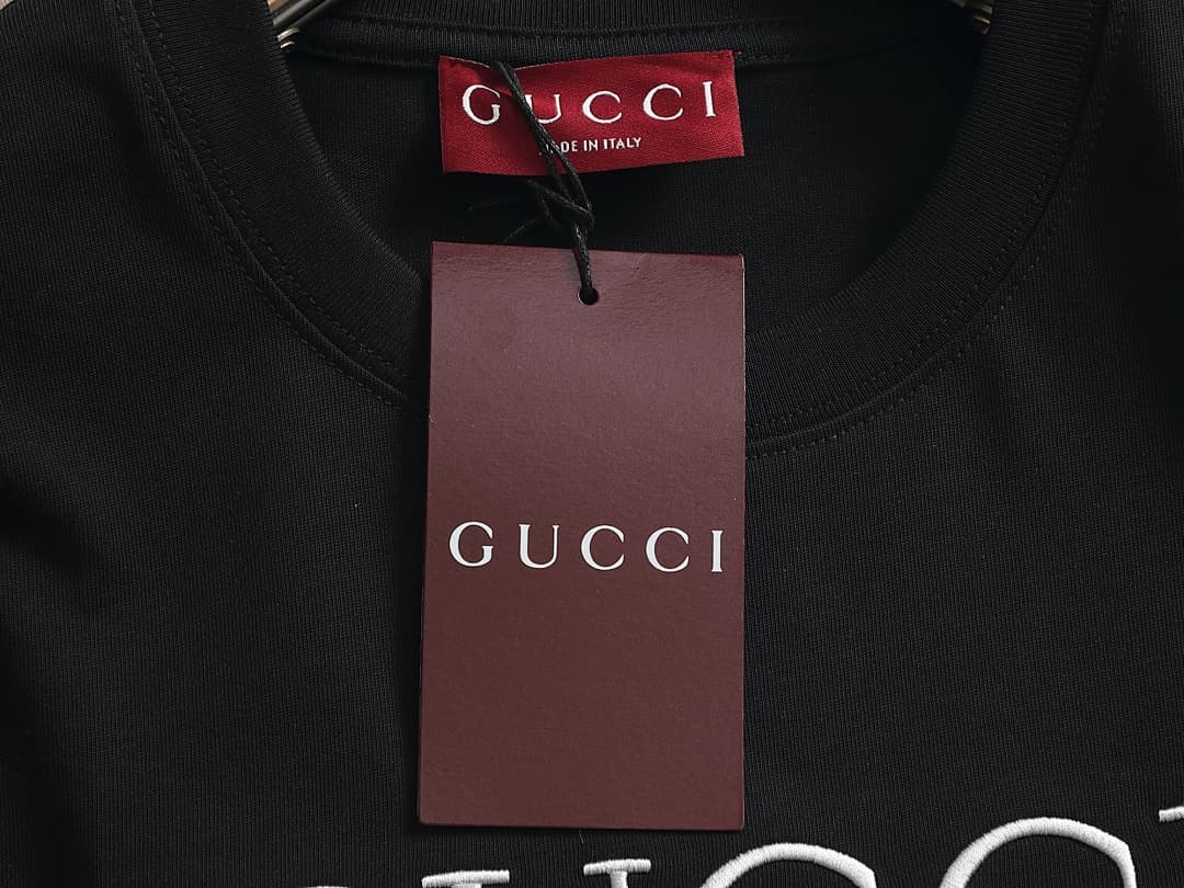 T-shirt Gucci Floral Retro Preto foto 07