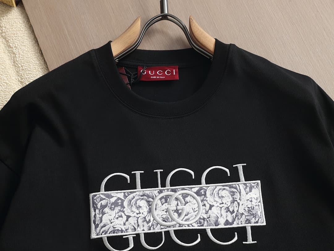 T-shirt Gucci Floral Retro Preto foto 08