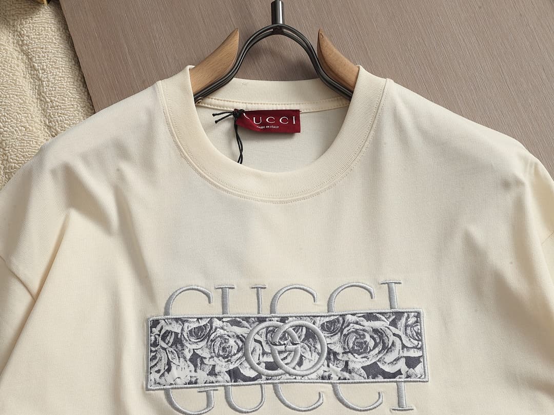 T-shirt Gucci Floral Retro Preto foto 18