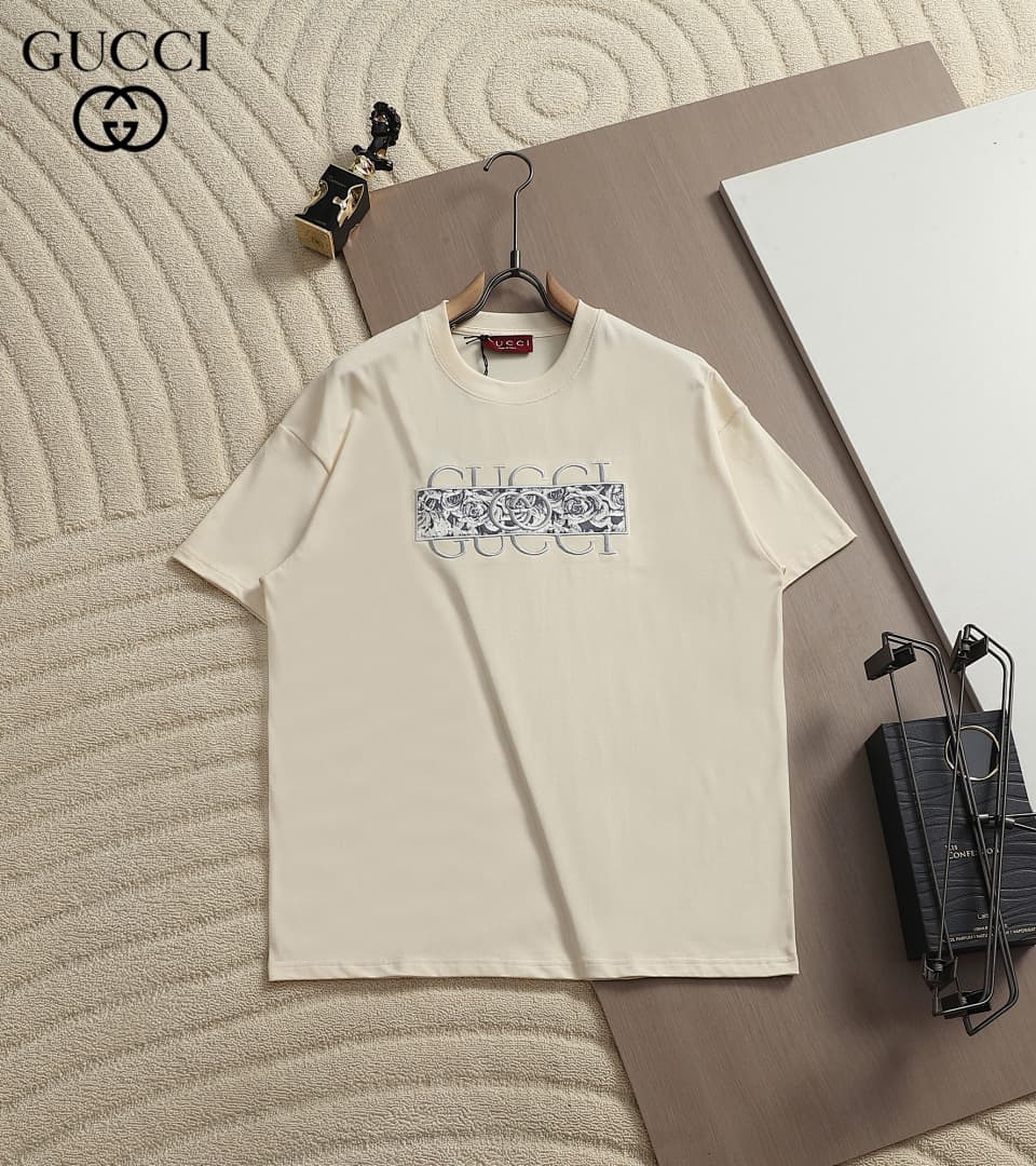 T-shirt Gucci Floral Retro Preto foto 20