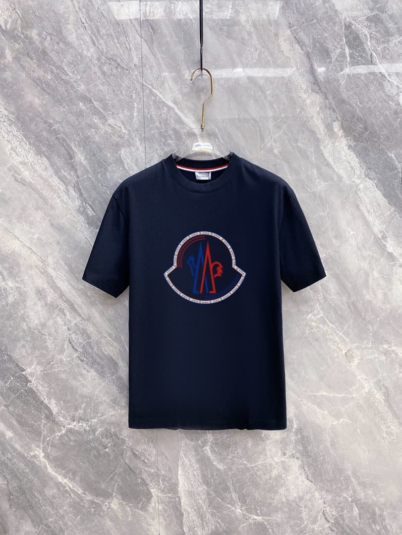 T-Shirt Moncler Preto com Logo Decorativo foto 01