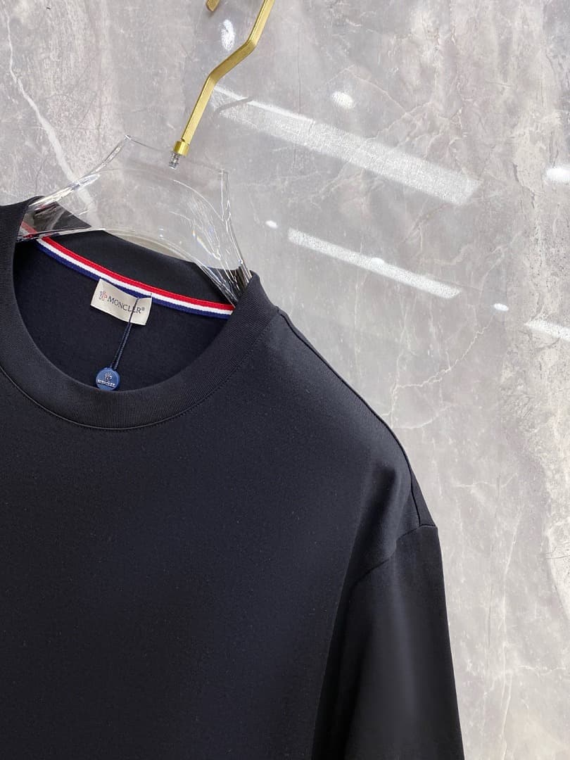 T-Shirt Moncler Logo Preto foto 02