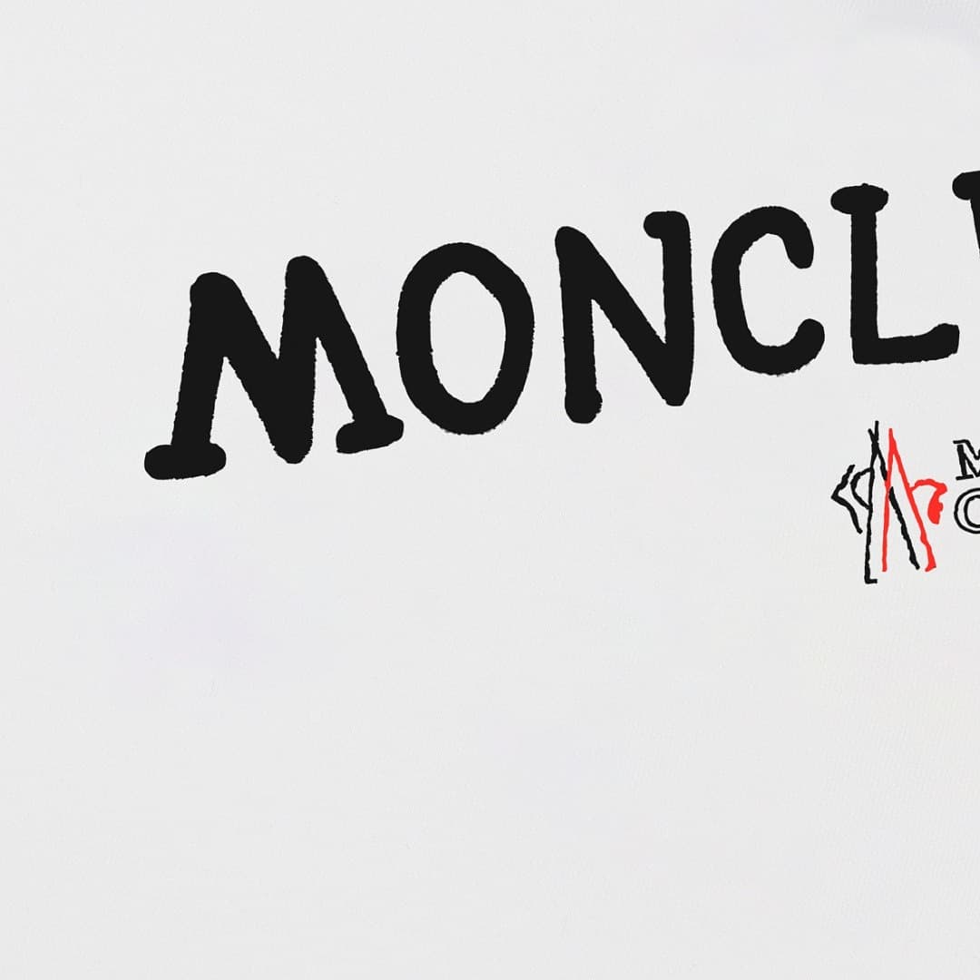 T-Shirt Moncler Branco com Detalhe foto 04