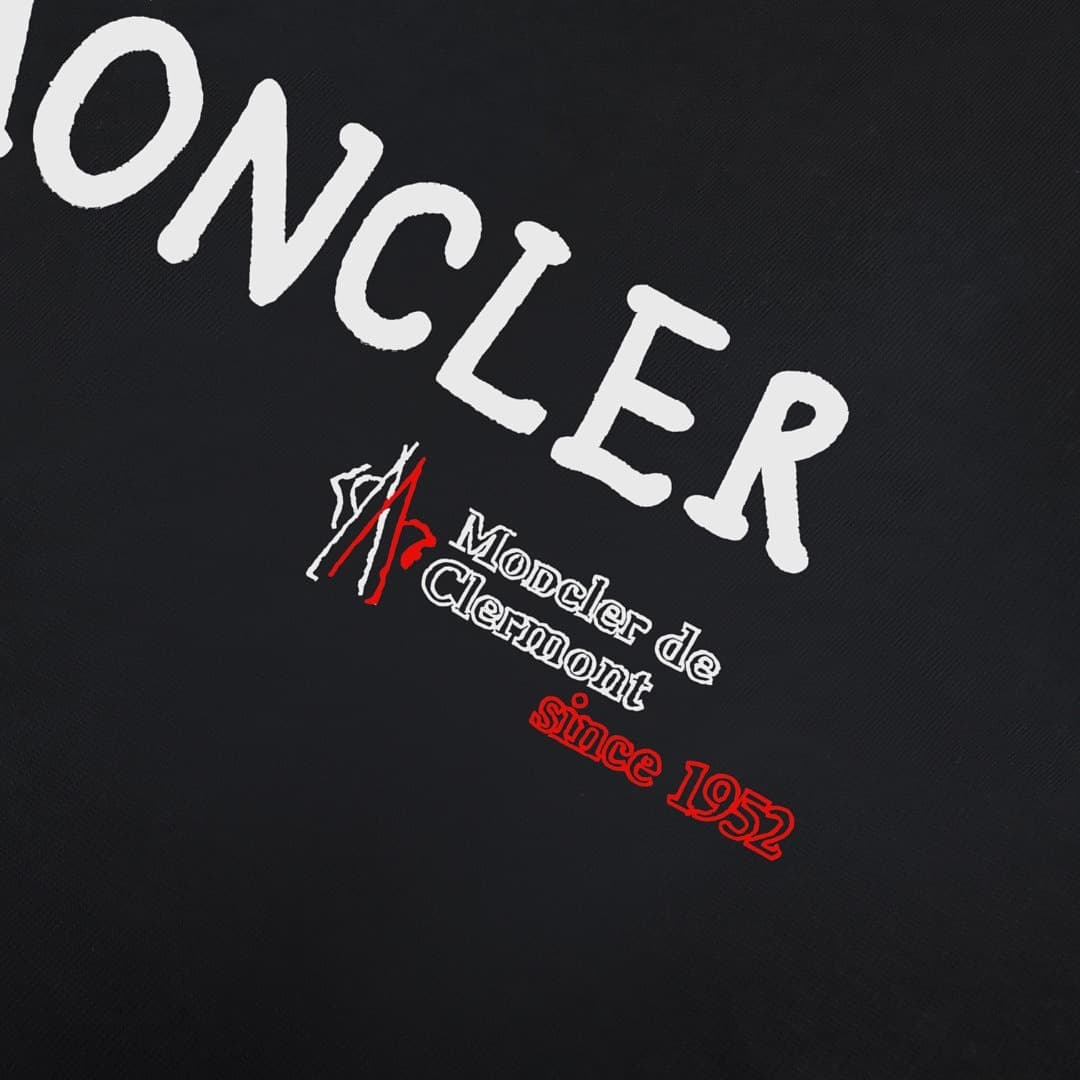 T-Shirt Moncler Preto com Detalhe foto 03