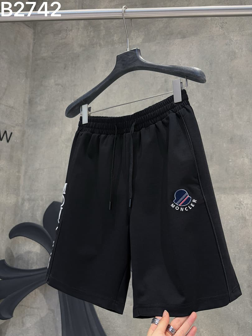 Calções Moncler Brancos com Logo foto 02