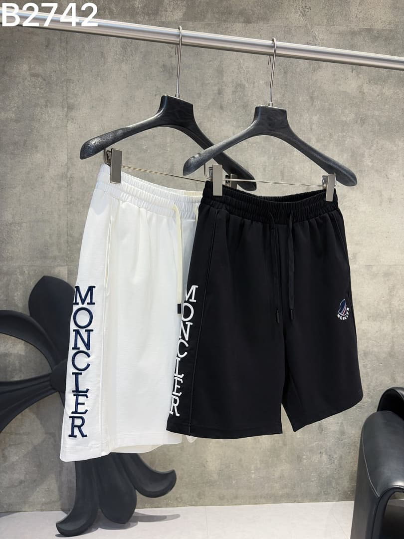 Calções Moncler Brancos com Logo foto 05