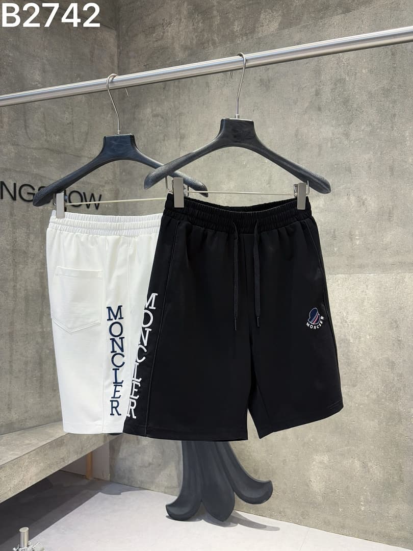 Calções Moncler Brancos com Logo foto 06