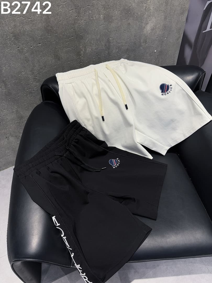 Calções Moncler Brancos com Logo foto 08