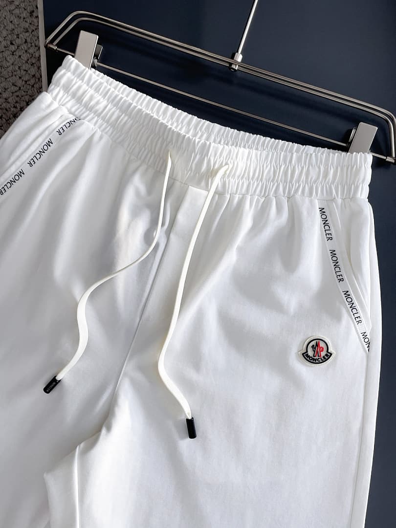 Calções Moncler Pretos Desportivos foto 03