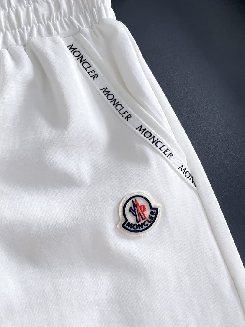 Calções Moncler Pretos Desportivos foto 07