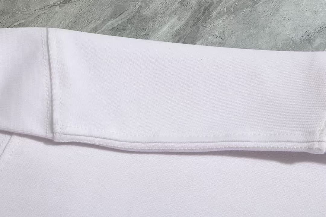 T-shirt Moncler Branca Minimalista foto 06