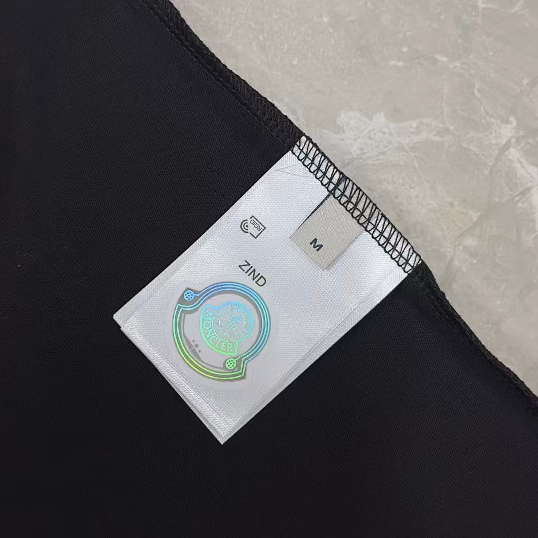 T-shirt Moncler Branca com Logo Frontal foto 08