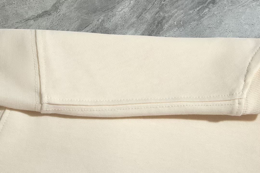 T-shirt Moncler Branca com Logo em Relevo foto 06