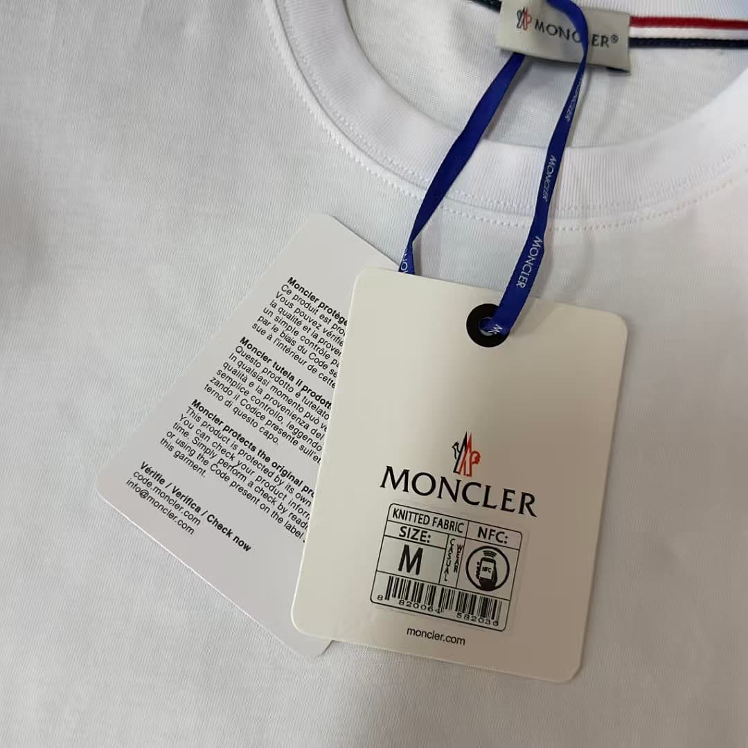 T-shirt Moncler Branca Clássica foto 05