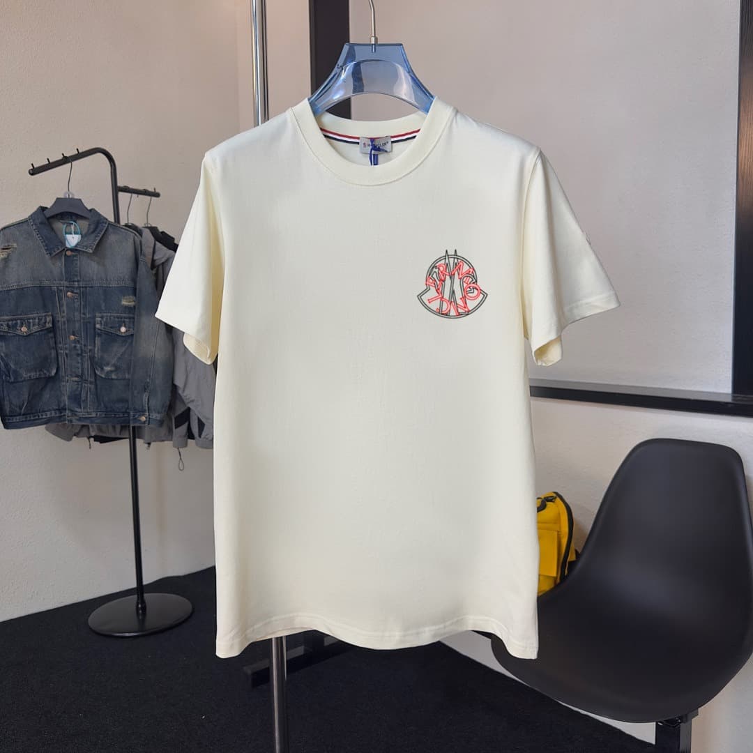 Moncler T-Shirt com Logo Circular Bordado foto 01