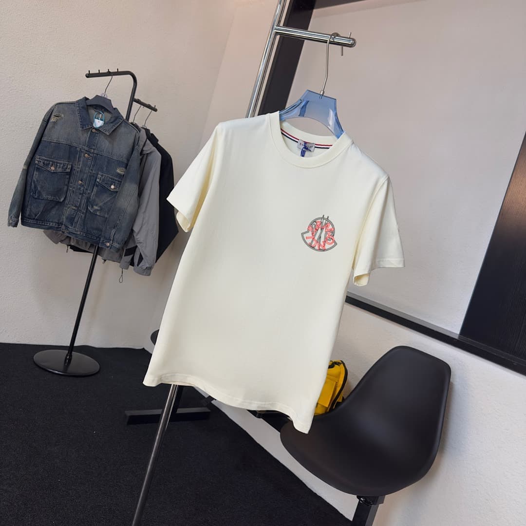 Moncler T-Shirt com Logo Circular Bordado foto 03