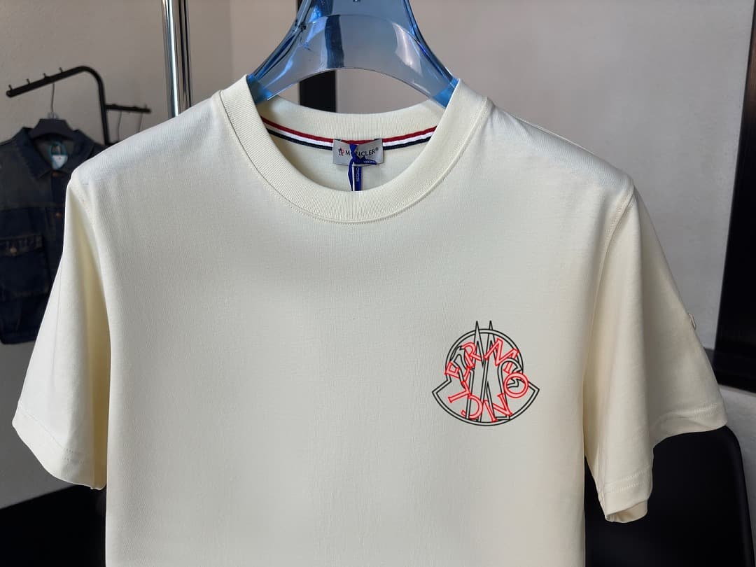 Moncler T-Shirt com Logo Circular Bordado foto 04