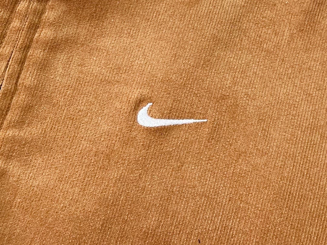 Jaqueta Nike Camel foto 07