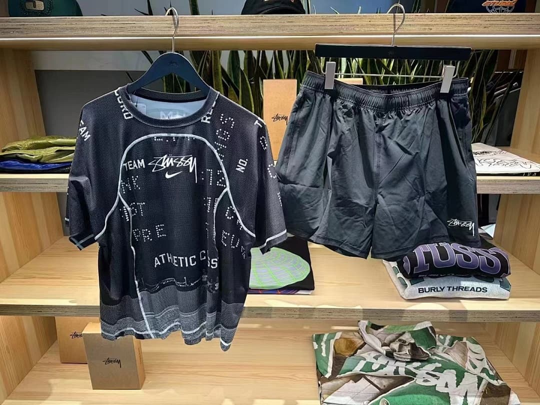 T-shirt Stussy x Nike 24SS Preto foto 17