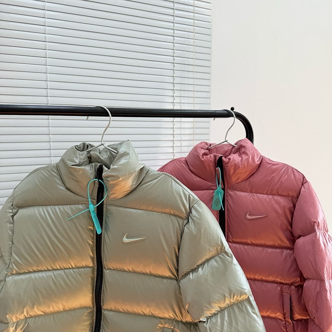 Nike x Drake Nocta Puffer Jacket foto 02
