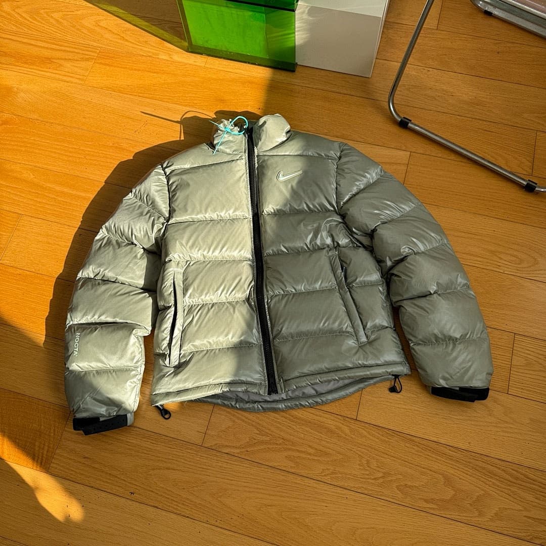 Nike x Drake Nocta Puffer Jacket foto 08