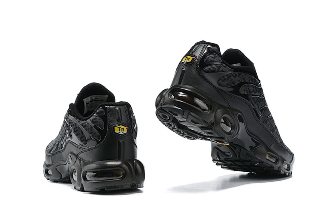 Nike Air Max TN — Preto com Padrão Texturizado foto 04