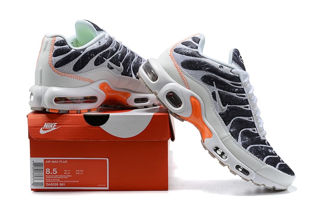 Nike Air Max Plus — Branco Laranja Preto foto 01
