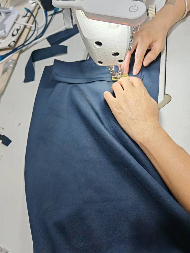 Prada Triangle Patch Trousers foto 11
