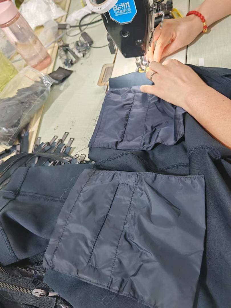 Prada Triangle Patch Trousers foto 12