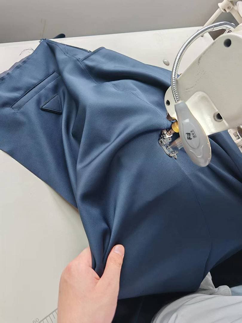 Prada Triangle Patch Trousers foto 14