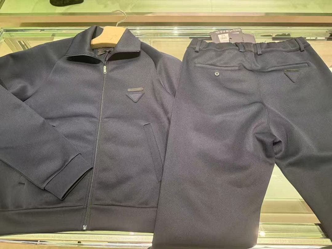 Prada Triangle Patch Trousers foto 21