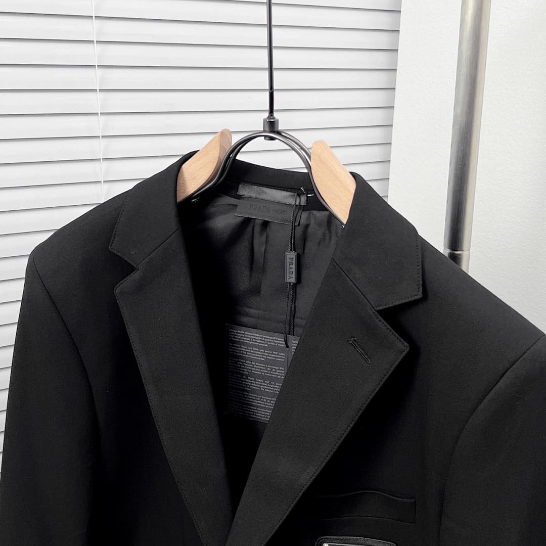Prada Blazer Clássico com Placa Triangular foto 03