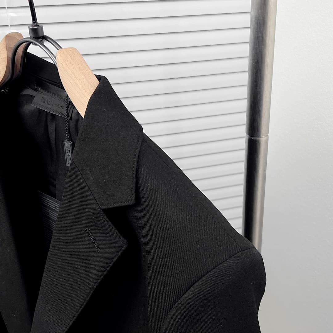 Prada Blazer Clássico com Placa Triangular foto 05