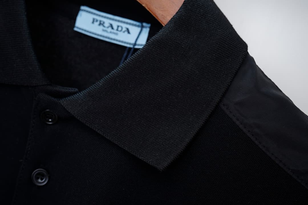 Prada T-Shirt Pólo de Malha Piqué com Colarinho Invertido foto 14