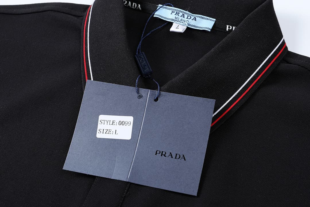 Prada Polo com Colarinho Contrastante e Bordado foto 05