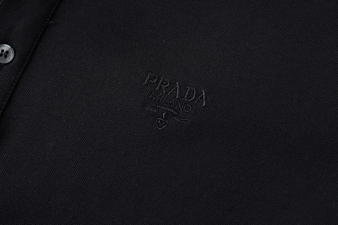 Prada Polo com Colarinho Contrastante e Bordado foto 07