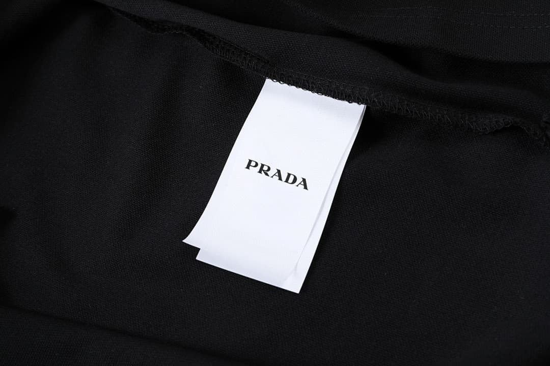 Prada Polo com Colarinho Contrastante e Bordado foto 10