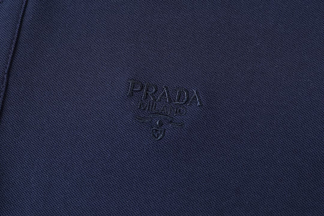 Prada Polo com Colarinho Contrastante e Bordado foto 16