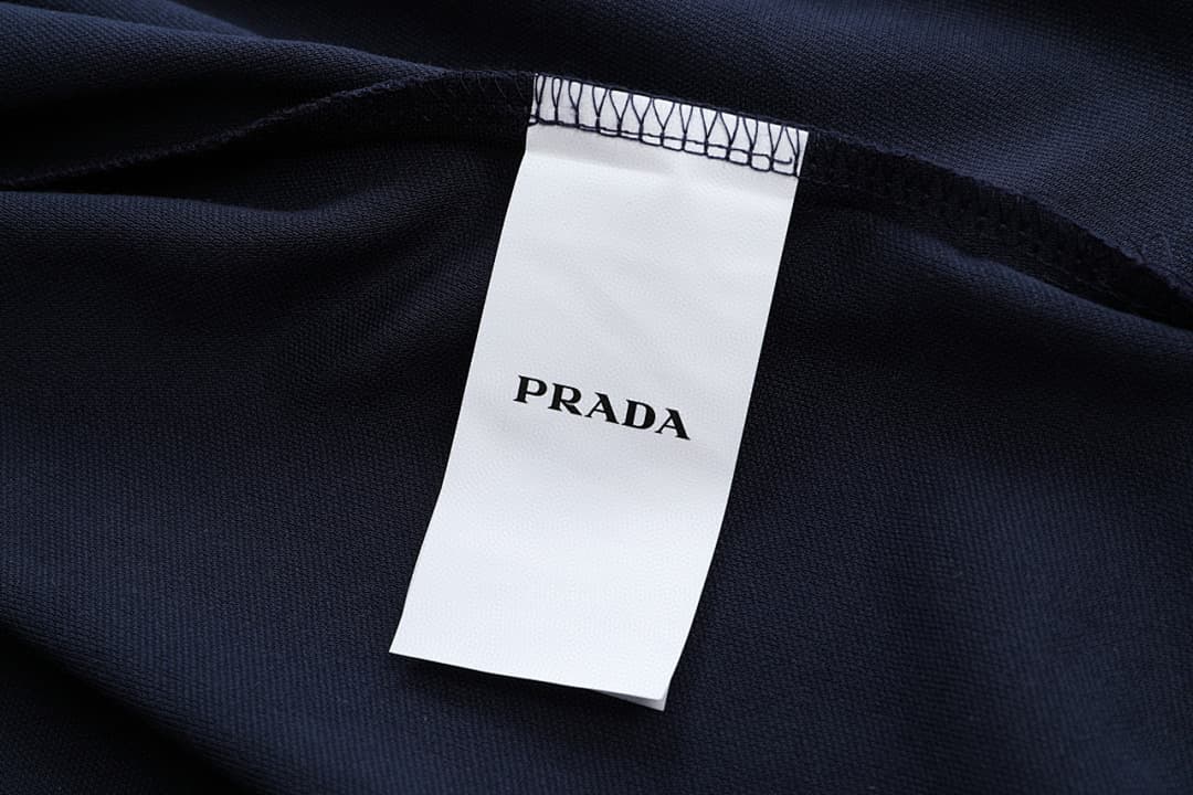 Prada Polo com Colarinho Contrastante e Bordado foto 19