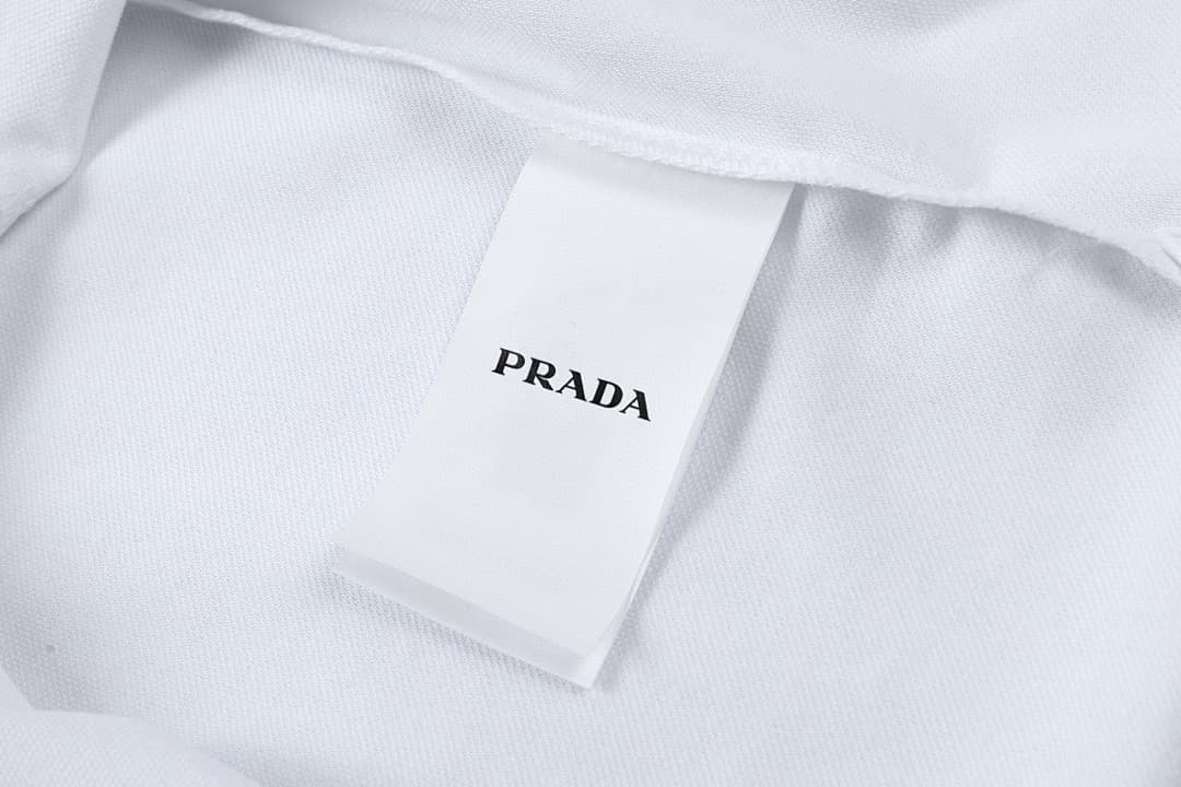 Prada Polo com Colarinho Contrastante e Bordado foto 28