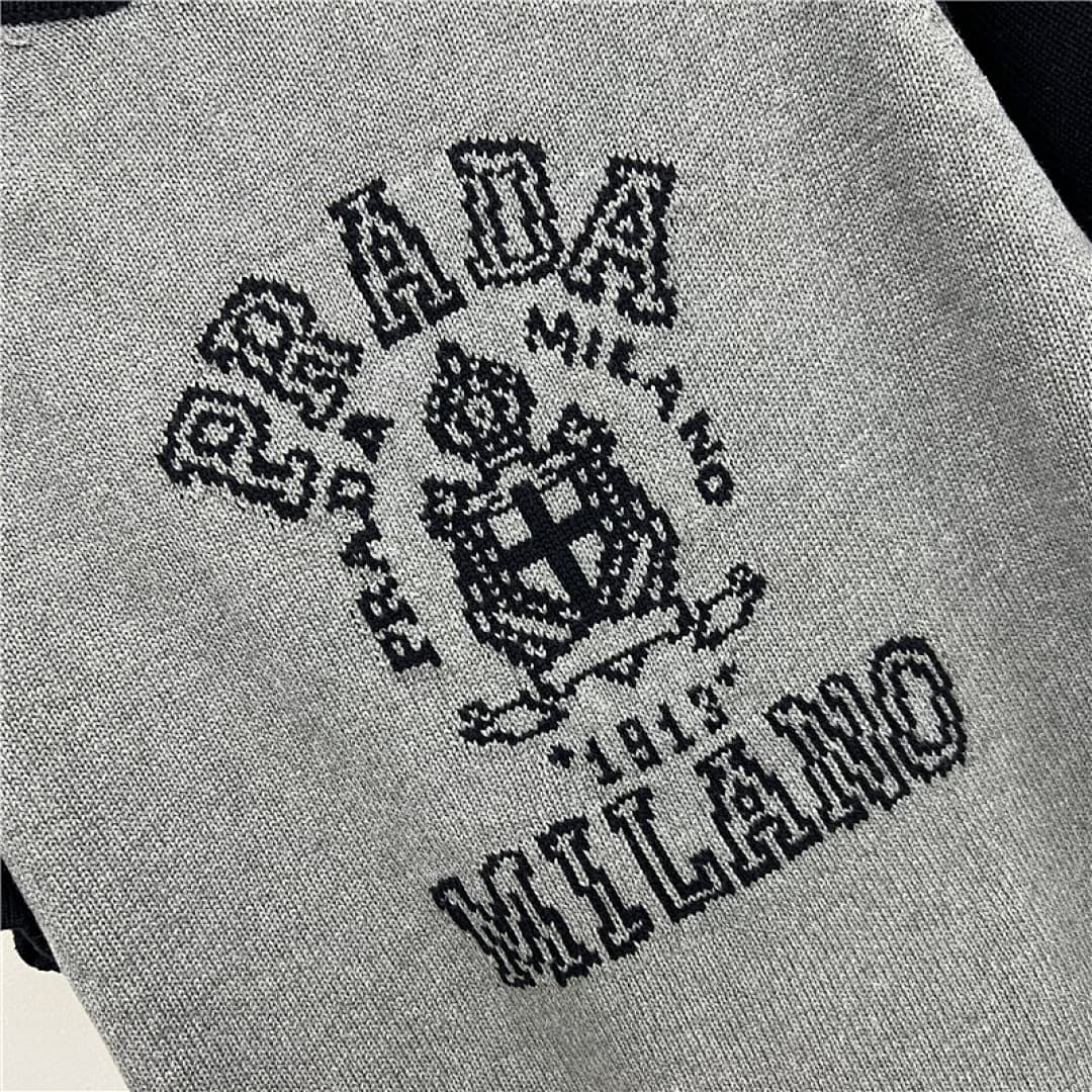 Prada T-Shirt de Malha Raglan com Logo Prada Milano foto 08